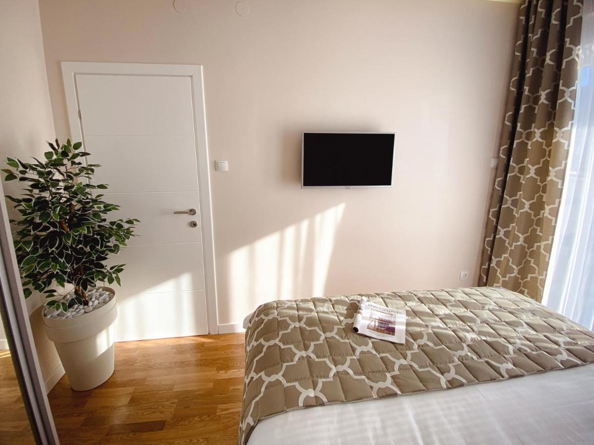 Tiffany Lux Apartment Требине Екстериор снимка