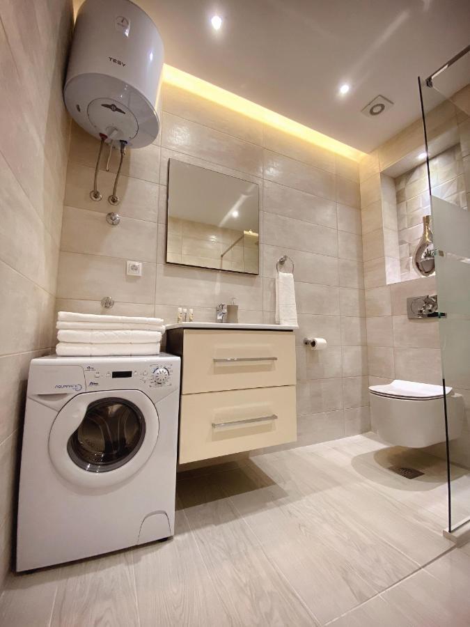 Tiffany Lux Apartment Требине Екстериор снимка