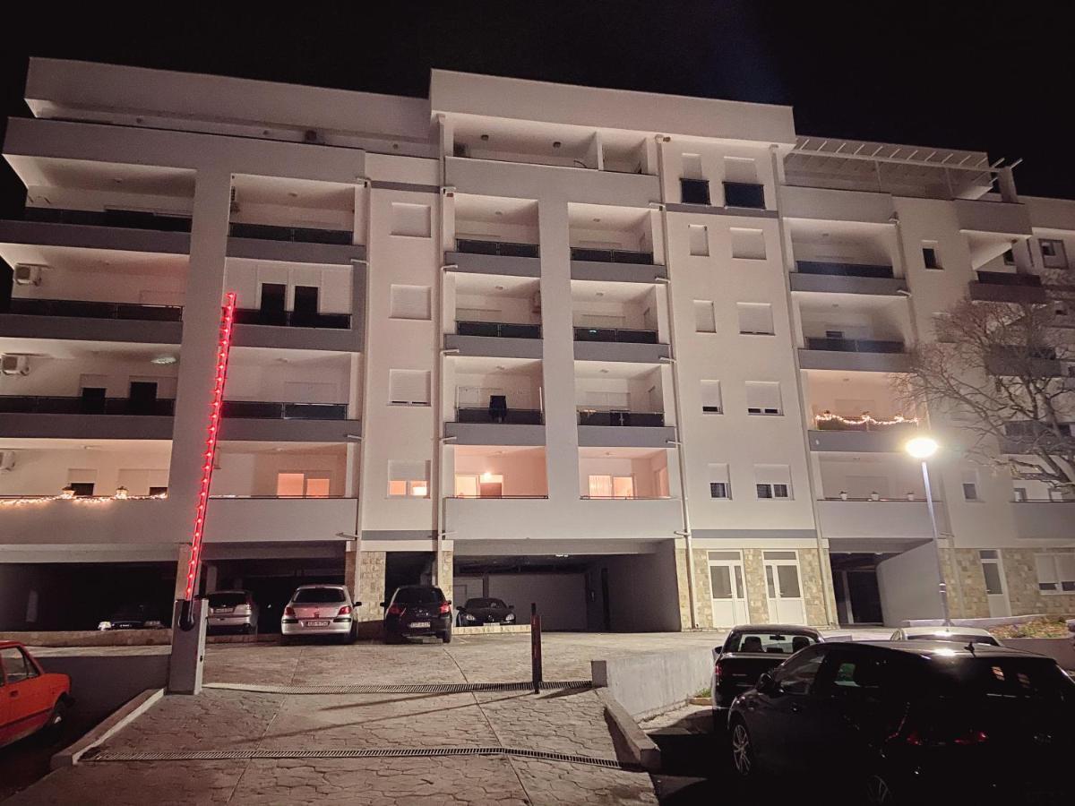 Tiffany Lux Apartment Требине Екстериор снимка